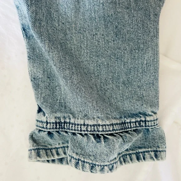 CHANEL Jeans (Like New)